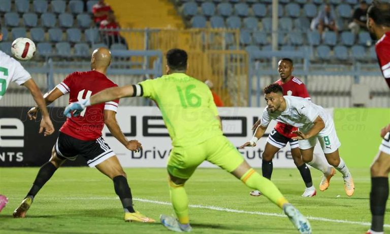 الثلاثية الثانية على التوالي.. المصري يتخطى طلائع الجيش وينفرد بصدارة الدوري
                
                حقق المصري فوزًا كبيرًا على حساب طلائع الجيش بثلاثية نظيفة في الجولة الثانية من مسابقة الدوري، والتي أقيمت على استاد السويس.
                الخميس، 14 أغسطس 2025 - 23:38