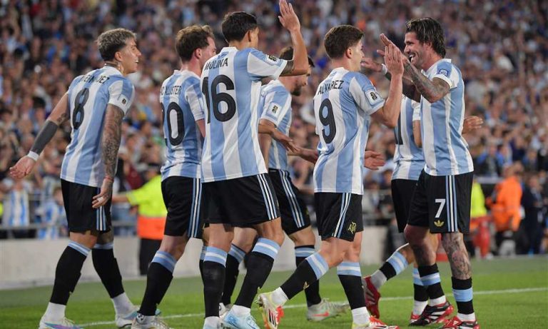 حدثان نادران لمنتخب الأرجنتين في 2025 استعدادا لكأس العالم
                
                أعلن الاتحاد الأرجنتيني لكرة القدم رسميا عبر موقعه خوض المنتخب الأول لأربع مباريات ودية خلال التوقفين الدوليين في شهري أكتوبر ونوفمبر المقبلين.
                السبت، 23 أغسطس 2025 - 11:24