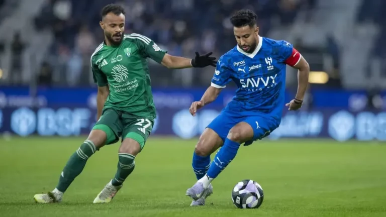 الهلال يقود تحالفًا ثلاثيًا لإقصاء التحكيم السعودي.. "قرار يقلب الطاولة"