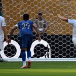 أمم إفريقيا تورط الهلال في صفقة الحارس .. عودة غير مرحب بها