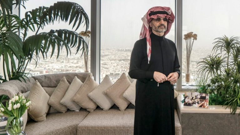 حسمت.. الوليد بن طلال يتقدم رسميا بطلب لشراء نادي الهلال