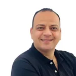 مصطفى الراسخ يقدم برنامج «مدرج المحترفين» على راديو «أون سبورت»