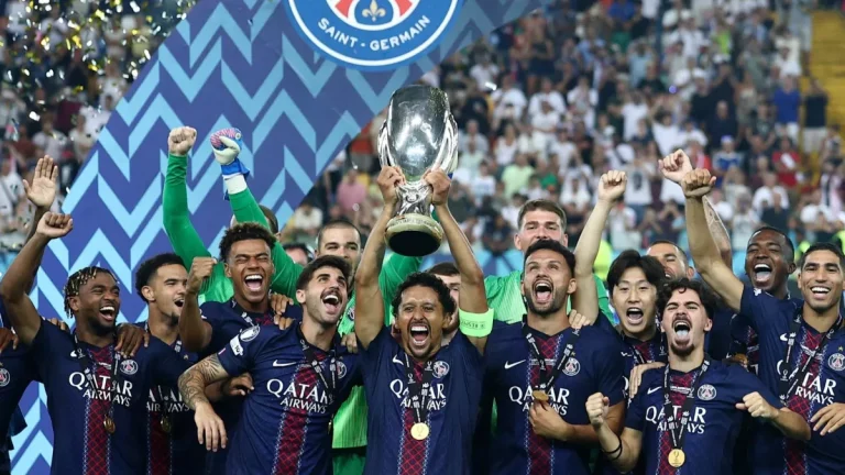 تتويج باريس سان جيرمان بالسوبر الأوروبي يحرج الهلال .. ماذا حدث؟