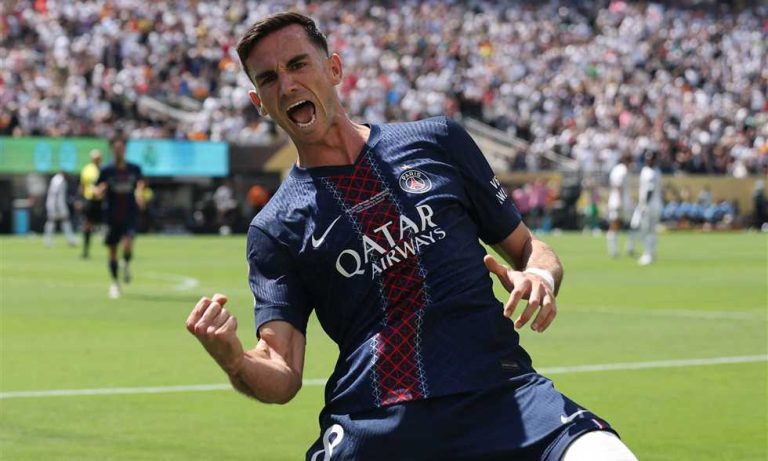 الـ 1-0 مستمرة.. رويز يتدارك خطأ ديمبيلي في فوز باريس سان جيرمان على أنجيه
                
                تغلب باريس سان جيرمان على ضيفه أنجيه بهدف دون رد ضمن منافسات الجولة الثانية من الدوري الفرنسي.
                الجمعة، 22 أغسطس 2025 - 23:51