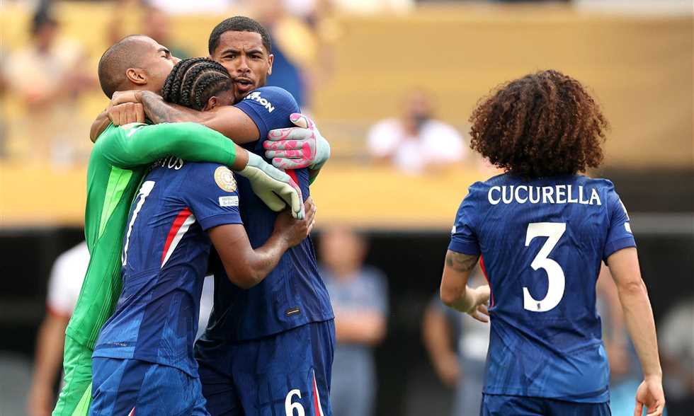 مباشر الدوري الإنجليزي - تشيلسي (0)-(0) كريستال بالاس.. بداية المباراة
                
                يقدم لكم FilGoal.com تغطية مباشرة لمواجهة تشيلسي ضد كريستال بالاس في الجولة الأولى من الدوري الإنجليزي الممتاز.
                الأحد، 17 أغسطس 2025 - 15:47