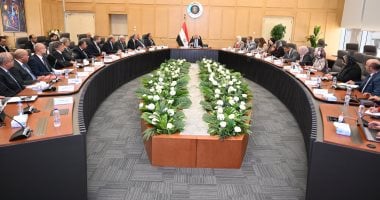 نائب رئيس الوزراء يبحث مع مصنّعي الحديد والشركات آليات توطين صناعة صاج السيارات