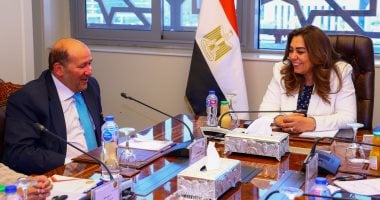 وزيرة التنمية المحلية تبحث تفعيل مشاركة المحافظات بجائزة مصر للتميز الحكومى