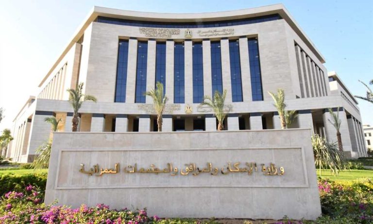 "سلامة الإجراءات وخطوة تالية".. بيان رسمي من وزارة الإسكان بشأن سحب أرض الزمالك بأكتوبر
                
                أصدرت وزارة الإسكان والمرافق والمجتمعات العمرانية بيانا رسميا بشأن قطعة الأرض الخاصة بنادي الزمالك بمدينة حدائق أكتوب{.
                الإثنين، 25 أغسطس 2025 - 17:40