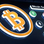 «بيتكوين» تنزلق تحت 113 ألف دولار.. و«الإيثريوم» تحوم حول مستوياتها القياسية
