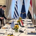وزير الخارجية يؤكد لنظيره اليونانى أهمية سرعة تنفيذ مشروع الربط الكهربائى