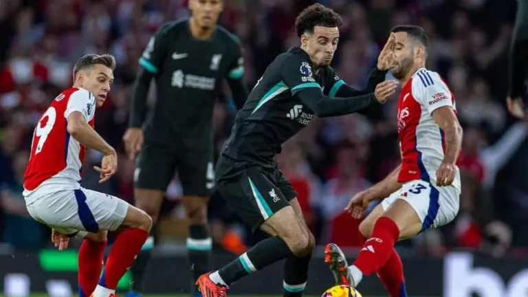 تاريخ مواجهات ليفربول وأرسنال في الدوري الإنجليزي الممتاز