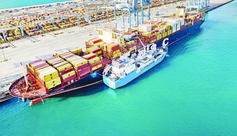 تجارة أبوظبي تقفز30% في يونيو إلى 30.7 مليار