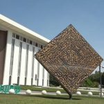 تحويلات الوافدين تصل إلى 84 مليار ريال في السنوات الأخيرة، تأثير اقتصادي ملحوظ.