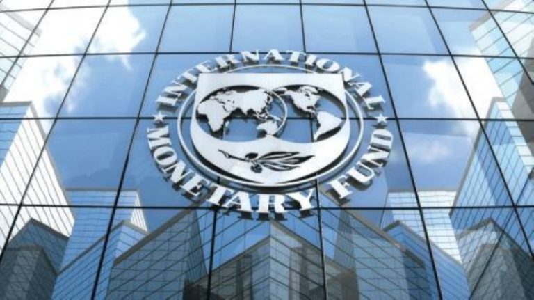 تراجع مستويات البطالة واستقرار الدين العام مع جهود احتواء التضخم في الاقتصاد.