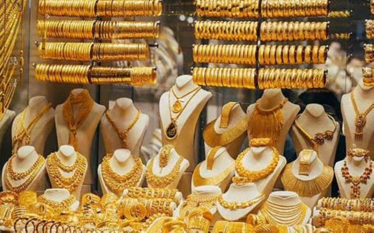 تراجع ملحوظ في أسعار الذهب وتأثيره على الأسواق المالية والمستثمرين الحاليين.