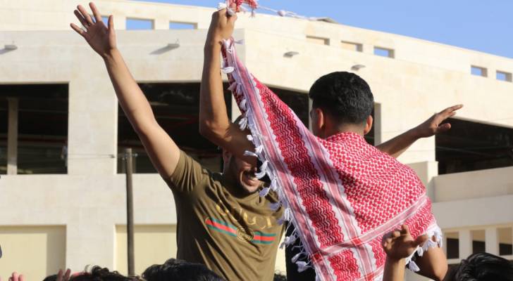 ترقب وتفاؤل في ليلة التوجيهي الأردنية: قلق الأهالي ورغبة في الاحتفال الآمن