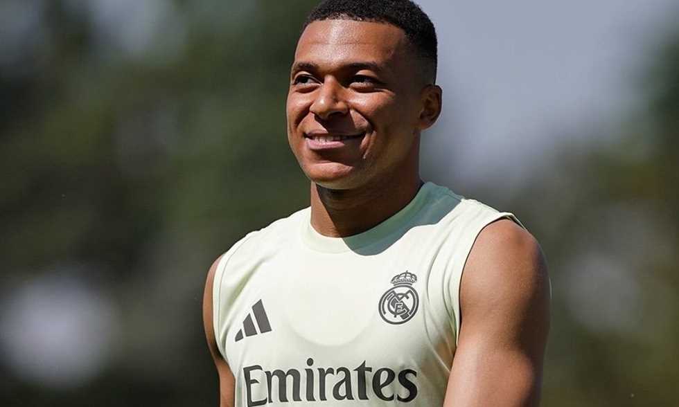 تشكيل ريال مدريد – مبابي يقود الهجوم أمام أوساسونا.. و3 صفقات جديدة أساسية
                
                أعلن تشابي ألونسو المدير الفني لريال مدريد تشكيل فريقه لمواجهة أوساسونا في الدوري الإسباني.
                الثلاثاء، 19 أغسطس 2025 - 20:47