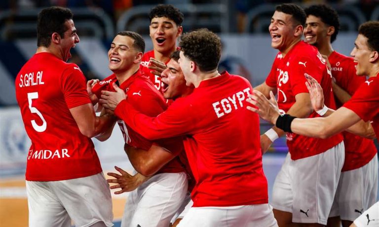 كرة يد - تعادل مثير بين مصر والتشيك.. ماذا يحتاج الفراعنة للتأهل؟
                
                تعادل منتخب مصر مع التشيك 35-35 في الجولة الأولى للدور الرئيسي لبطولة العالم لكرة اليد تحت 19 عاما.
                الإثنين، 11 أغسطس 2025 - 21:10