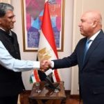تعاون مثير بين كامل الوزير وسفير الهند بالقاهرة