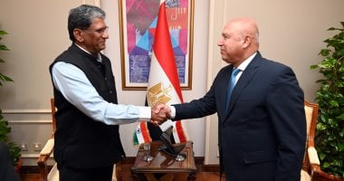 تعاون مثير بين كامل الوزير وسفير الهند بالقاهرة