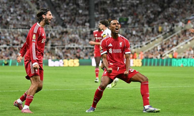 مباشر الدوري الإنجليزي - نيوكاسل (0)-(1) ليفربول.. بطاااقة حمرااء
                
                يقدم لكم FilGoal.com تغطية مباشرة لمواجهة نيوكاسل ضد ليفربول في الجولة الثانية من الدوري الإنجليزي الممتاز.
                الإثنين، 25 أغسطس 2025 - 21:50