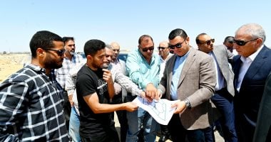 تفقد وزير الإسكان مشروعات شبكات المرافق في جنيفة بمدينة الشروق