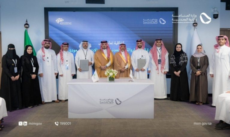 توقيع اتفاقية تعاون استراتيجية بين وزارتي الصناعة والابتكار لتعزيز الشراكة والتطوير.
