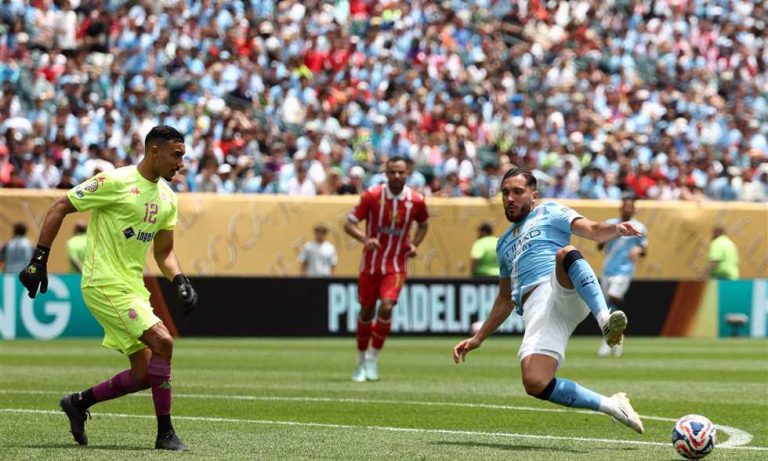 جوارديولا يكشف إصابة ريان شرقي
                
                أوضح بيب جوارديولا مدرب مانشستر سيتي سبب غياب ريان شرقي صانع ألعاب فريقه عن مواجهة برايتون.
                الأحد، 31 أغسطس 2025 - 15:32