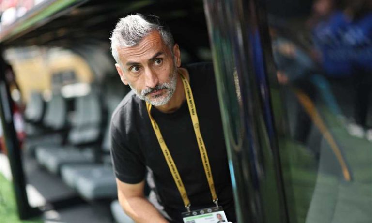 كشف حساب ريبيرو مع الأهلي.. انتصار وحيد وأهداف مستقبله أكثر من المسجلة
                
                رحل المدرب الإسباني خوسيه ريبيرو عن الأهلي بعد تراجع نتائج الفريق في الدوري المصري، فماذا قدم مع الفريق الأحمر؟
                الأحد، 31 أغسطس 2025 - 18:36