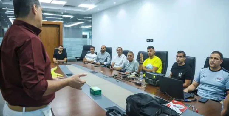 بحضور حكم الأزمة.. رويز يجتمع بحكام الجولة الثانية في الدوري لتقييم أدائهم