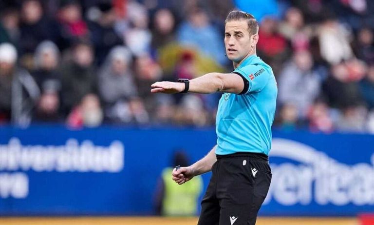 "مثير للجدل".. حكم مواجهة الأهلي وبيراميدز ارتبط اسمه بقضية نيجريرا وشكوى ريال مدريد وبرشلونة
                
                استقر الاتحاد المصري لكرة القدم على تعيين الإسباني خافيير ألبيرولا روخاس لإدارة مواجهة الأهلي ضد بيراميدز في الدوري.
                الأربعاء، 27 أغسطس 2025 - 18:08