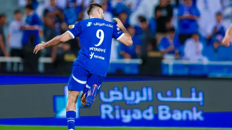بقيادة الهلال والنصر.. خطر "الرحيل" يهدد 5 من نجوم دوري روشن