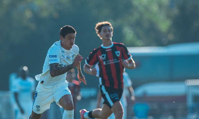 داروين يسجل في أول ظهور له مع الهلال.. وتواجد لاعب منتخب مصر
                
                سجل داروين نويز هدفا في ظهوره الأول مع الهلال السعودي وذلك بعد انضمامه للفريق الأزرق قادما من ليفربول قبل ساعات.
                الأحد، 10 أغسطس 2025 - 21:09