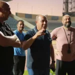 رئيس كهرباء الإسماعيلية يؤازر اللاعبين قبل لقاء سموحة بالدوري