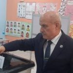 رئيس هيئة النيابة الإدارية يدلى بصوته بانتخابات مجلس الشيوخ بمدينة 15 مايو