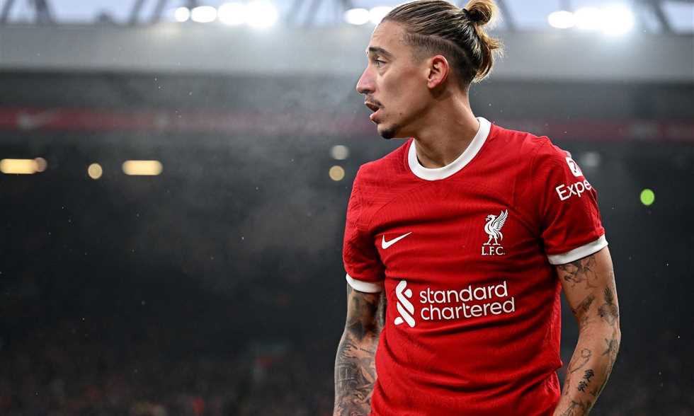 تقرير: روما يفاوض ليفربول من أجل ضم مدافعه
                
                أوضحت تقارير إيطاليا أن نادي روما يسعى لضم كوستاس تسيميكاس مدافع ليفربول خلال فترة الانتقالات الصيفية. وأصبح تسيميكاس خارج خطط أرني سلوت مع بداية الموسم مما جعله يبحث عن فريق جديد. وأوضح نيكولو شيرا الصحفي الإيطالي...
                الأحد، 24 أغسطس 2025 - 12:20
