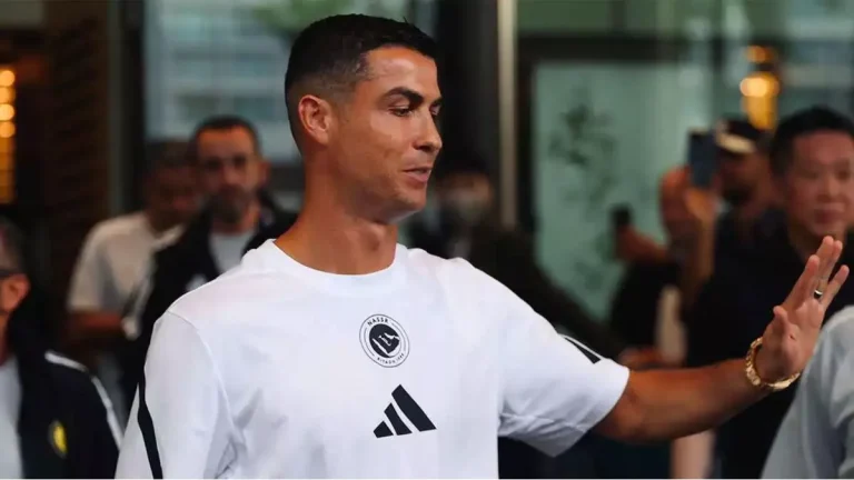 تفاعل رونالدو يشعل حماس الجماهير قبل نهائي السوبر السعودي.. "فيديو"