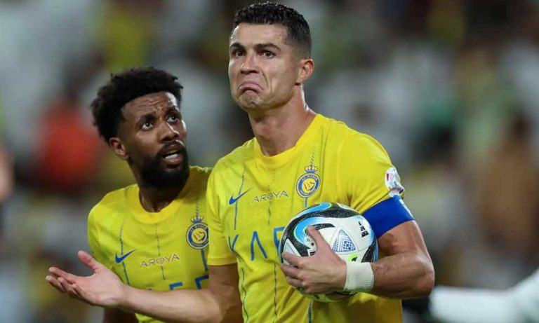 0 × 3.. رونالدو يفشل في التحقيق اللقب المحلي الأول مع النصر
                
                فشل النجم البرتغالي كريستيانو رونالدو في تحقيق اللقب المحلي الأول مع نادي النصر السعودي.
                السبت، 23 أغسطس 2025 - 18:07