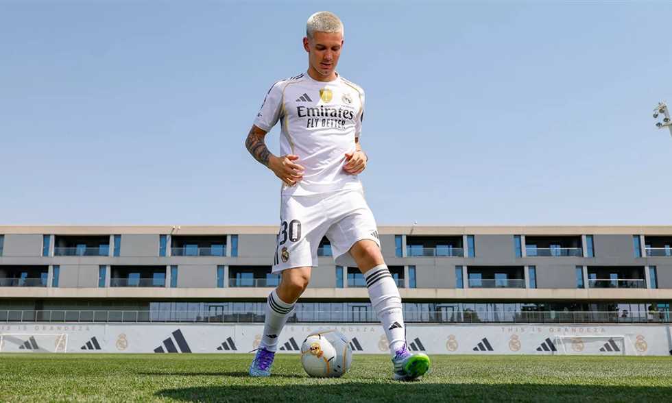 قائمة ريال مدريد - ظهور ماستانتونو لأول مرة أمام أوساسونا.. وتواجد الصفقات الجديدة
                
                أعلن ريال مدريد قائمة الفريق لمواجهة أوساسونا ضمن منافسات الجولة الافتتاحية من مسابقة الدوري الإسباني.
                الإثنين، 18 أغسطس 2025 - 16:21