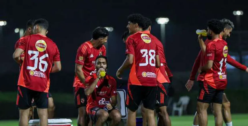 ريبيرو يتجاهل نجم الأهلي.. واللاعب يدرس الرحيل في يناير (خاص)