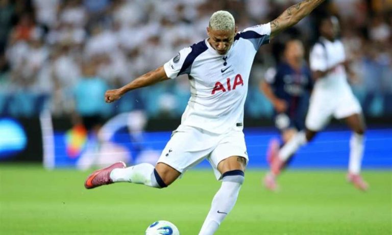 متفوقا على هالاند وإيكيتيكي.. ريتشارلسون يتوج بجائزة لاعب الجولة الأولى من الدوري الإنجليزي
                
                كشفت رابطة الدوري الإنجليزي عن تتويج ريتشارلسون لاعب توتنام بجائزة لاعب الجولة الأولى من الدوري الإنجليزي.
                الأربعاء، 20 أغسطس 2025 - 21:04