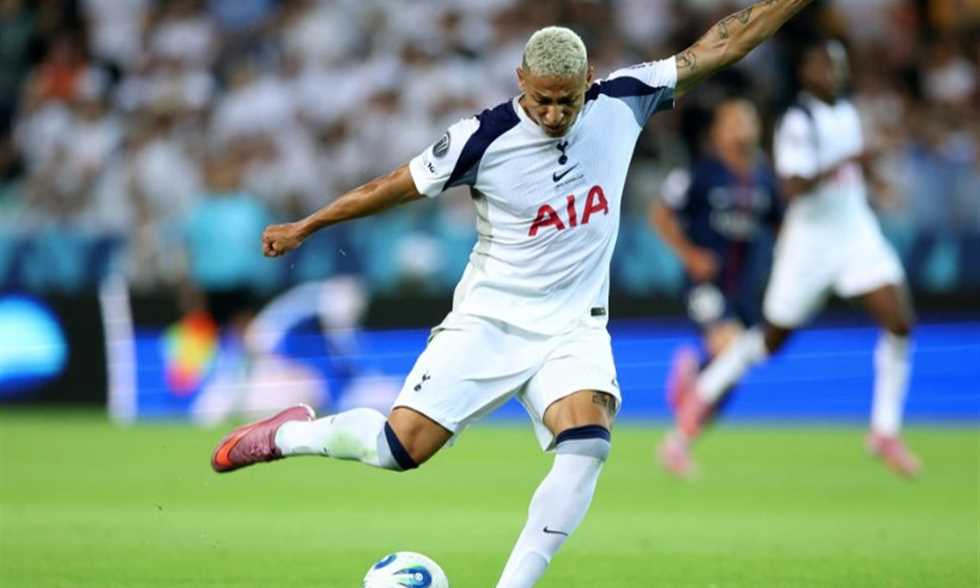 متفوقا على هالاند وإيكيتيكي.. ريتشارلسون يتوج بجائزة لاعب الجولة الأولى من الدوري الإنجليزي
                
                كشفت رابطة الدوري الإنجليزي عن تتويج ريتشارلسون لاعب توتنام بجائزة لاعب الجولة الأولى من الدوري الإنجليزي.
                الأربعاء، 20 أغسطس 2025 - 21:04