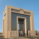 سابك تواجه خسارة 5.2 مليارات ريال في النصف الأول مع استمرار توزيع الأرباح.