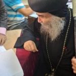 سكرتير المجمع المقدس يدلى بصوته فى انتخابات مجلس الشيوخ