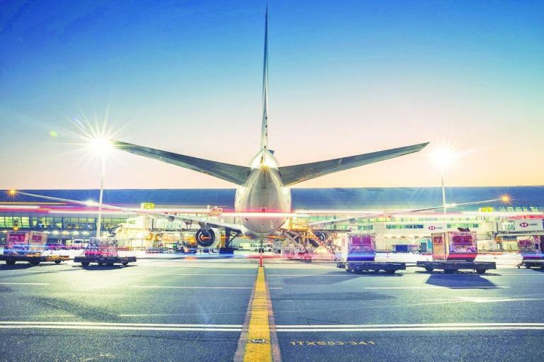 في ظل النقص الحاد.. شركات تدعو لرفع سن تقاعد طياريها إلى 67 عاماً
