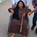 قعيدة تدلى بصوتها فى القنطرة غرب: "لو على فراش الموت سأحضر من أجل البلد".. فيديو