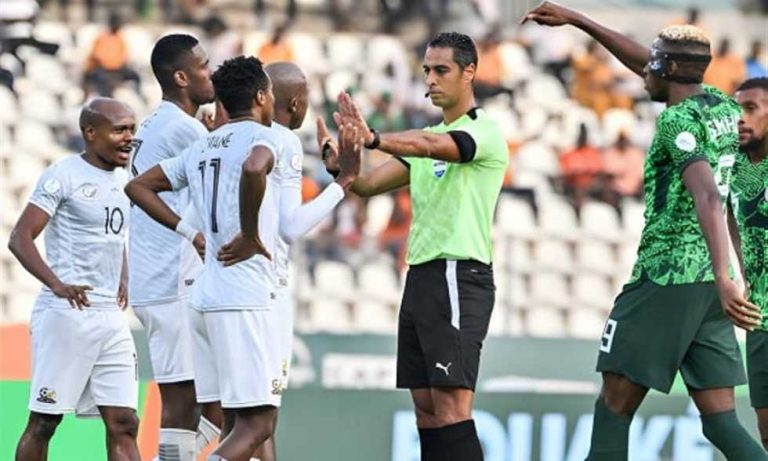 أمين عمر حكما لمواجهة كينيا وجامبيا في تصفيات كأس العالم
                
                اختارت لجنة الحكام الرئيسية في الاتحاد الدولي لكرة القدم "فيفا" طاقم تحكيم مصري لإدارة مباراة كينيا وجامبيا في تصفيات إفريقيا المؤهلة إلى كأس العالم.
                الجمعة، 15 أغسطس 2025 - 12:48