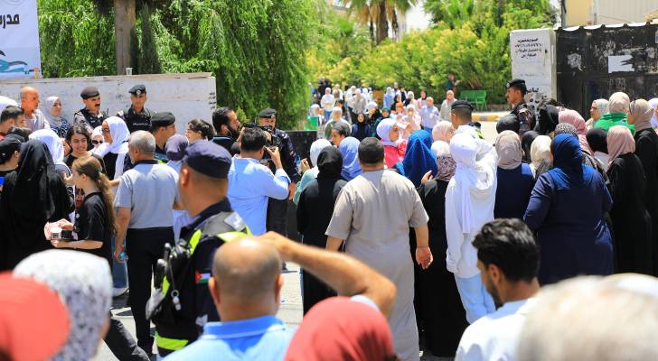 طلبة توجيهي السنة الأولى يتحدثون عن امتحان اللغة الإنجليزية: مزيج من السهولة والصعوبة