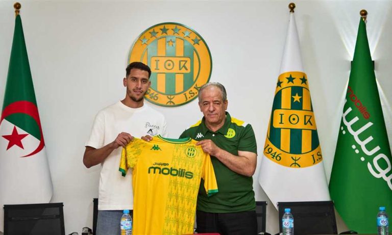 شبيبة القبائل يعيد زين الدين بلعيد إلى الجزائر
                
                عاد زين الدين بلعيد إلى الدوري الجزائري من بوابة نادي شبيبة القبائل.
                السبت، 23 أغسطس 2025 - 23:20