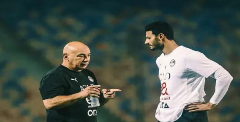 بعد ثنائي الزمالك.. مدافع الأهلي يعود لحسابات حسام حسن في منتخب مصر